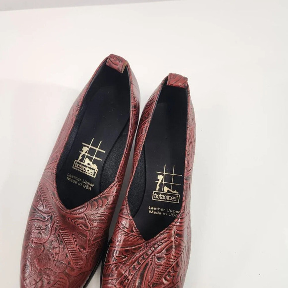 Tic-Tac-Toes Red Tooled Leather Shoe Women's US Size 8.5 Pump Low Heel - Picture 6 of 12